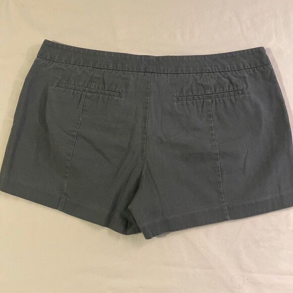 Gap Women’s Charcoal Canvas Shorts Size 10 3.5” inseam NWOT - Picture 2 of 9